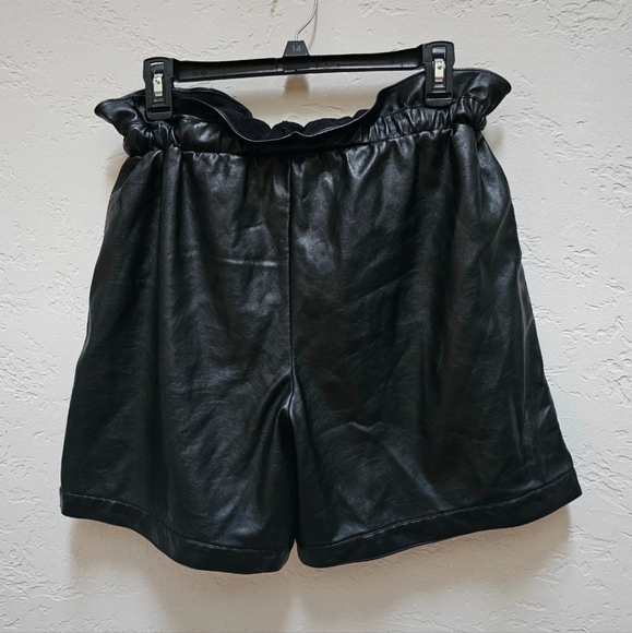 Kendall + Kylie Black Vegan Faux Leather Paper Bag Shorts - Picture 2 of 7